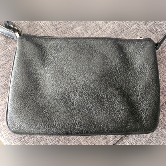 Kate Spade Leila Triple Gusset Crossbody bag. Black Pebbled Leather. - Picture 6 of 15